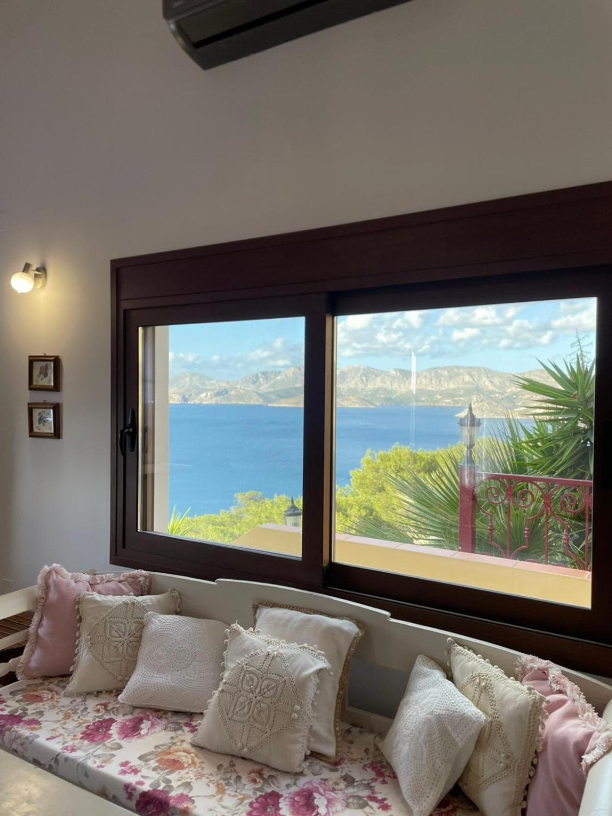 Villa Next To The Sea!! Myrties Exterior foto